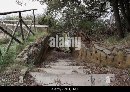 Napoli - Discesa al mare dal Parco Archeologico di Pausilypon Stockfoto