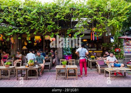 Bar Restaurant Terrasse, Soi Rambuttri, Banglaphu, Bangkok, Thailand Stockfoto