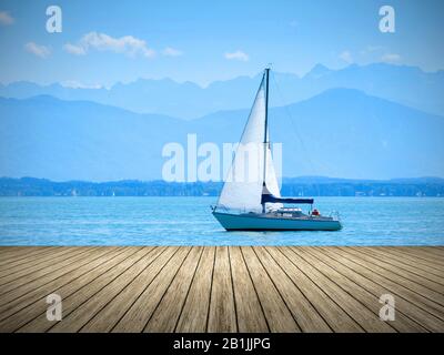 Landungssteg und Segelboot auf dem Starnberger See, Deutschland, Bayern Stockfoto