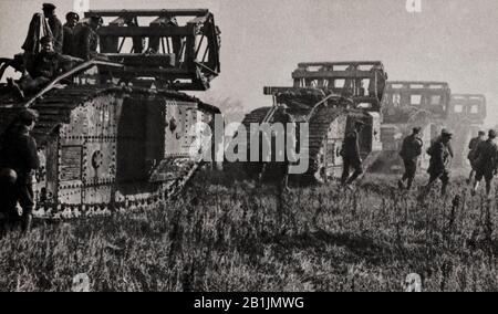 Amerikanische Panzer, die während der Schlacht von Saint-Mihiel, Frankreich, eingesetzt wurden, führten vom 12. Bis 15. September 1918 eine große Schlacht im ersten Weltkrieg durch, an der die American Expeditionary Forces (AEF) und 110.000 französische Truppen unter dem Kommando von General John J. Pershing von den Vereinigten Staaten gegen deutsche Stellungen beteiligt waren. Stockfoto