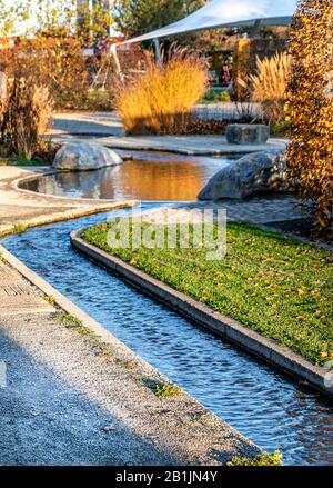 Kurpark Landschaft mit Thermalwasserweg in Bad Saulgau, Kurort an der Oberschwäbischen Barockstraße, Deutschland Stockfoto