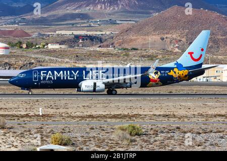 Spanien - 23. November 2019: Flugzeug TUI Boeing 737-800 am Flughafen Tenera-Süd (TFS) in Spanien. Boeing ist ein US-amerikanischer Flugzeughersteller Stockfoto