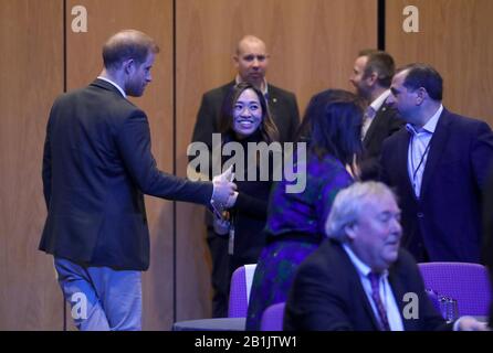 Der Herzog von Sussex gibt während eines nachhaltigen Tourismusgipfels im Edinburgh International Conference Center in Edinburgh die Daumen nach oben. PA Foto. Bilddatum: Mittwoch, 26. Februar 2020. Siehe PA Story ROYAL Sussex. Fotogutschrift sollte lauten: Andrew Milligan/PA Wire Stockfoto