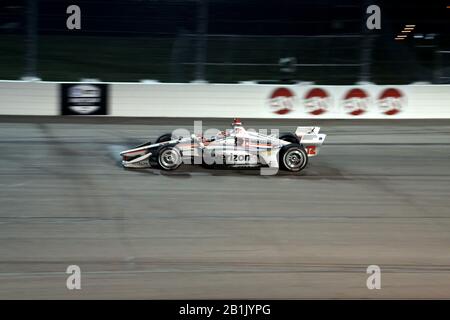 Newton Iowa, 20. Juli 2019: Night Racing, Will Power, #12-Rennen für das Team Penske, auf der Rennstrecke während des Iowa 300 Indycar Race. Stockfoto