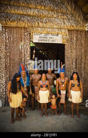 Indische, indigene Familie, Dessano Tribe, Tupé Community, Manaus, Amazônia, Amazonas, Brasilien Stockfoto