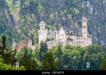 Füssen, Deutschland - 30. Juni 2016. Außenansicht der Burg Hohenschwangau im Dorf Hohenschwangau bei Füssen. Stockfoto