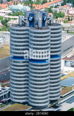 München, Deutschland - 1. Juli 2016. Das BMW Headquarters Gebäude dient seit 1973 als Weltzentrale für den bayerischen Autohersteller BMW. Das Gebäude wa Stockfoto