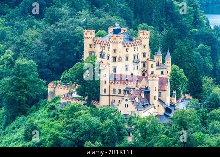 Füssen, Deutschland - 29. Juni 2016. Außenansicht der Burg Hohenschwangau im Dorf Hohenschwangau bei Füssen. Stockfoto