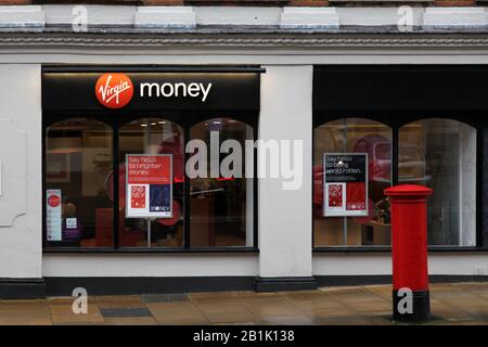 Virgin Money High Street Shop Front, Guildford, Surrey, Großbritannien - 2020 Stockfoto