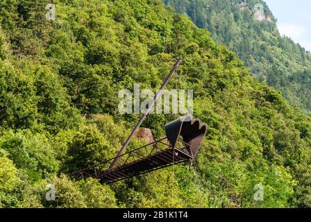 Meran, Südtirol, Italien - 4. Juli 2016. Il Binocolo Aussichtsplattform in den Gärten des Schlosses Trauttmansdorff-Meran, Italien. Stockfoto