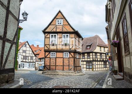 Quedlinburg, Deutschland - 19. Juni 2016. Finkenherd 1 historisches Fachwerk in Quedlinburg. Das Gebäude stammt aus dem 16. Wi anzeigen Stockfoto