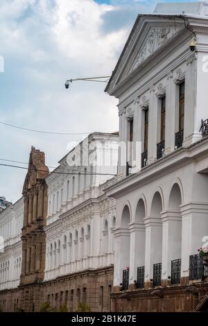 Das historische Zentrum von Quito, das im 16. Jahrhundert auf den Ruinen einer Inka-Stadt, Ecuador, gegründet wurde Stockfoto