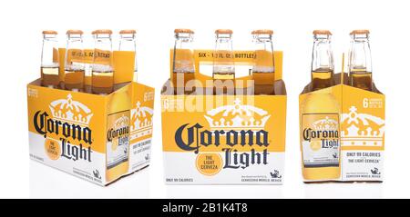 Irvine, KALIFORNIEN - 14. DEZEMBER 2017: 6 Stück Corona-Light-Bierflaschen, 3 Ansichten, Ende, Seite und 3/4. Stockfoto