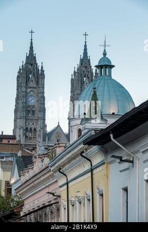 Das historische Zentrum von Quito, das im 16. Jahrhundert auf den Ruinen einer Inka-Stadt, Ecuador, gegründet wurde Stockfoto