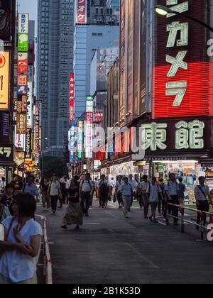 Shinjuku, Japan - 23 9 19: Die wichtigste Yodobashi-Kamera in East Shinjuku Stockfoto