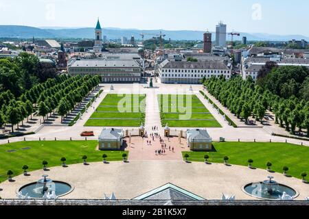 Karlsruhe, Deutschland - 24. Juni 2016. Luftbild über Karlsruhe-Stadt in Deutschland. Stockfoto