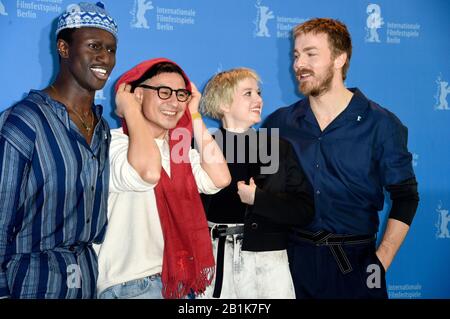 Berlin, Deutschland. Februar 2020. Welket Bungue, Burhan Qurbani, Jella Haase und Albrecht Schuch an der Fotocall für den 'Berlin Alexanderplatz' auf der Berlinale 2020/70. Internationalen Filmfestival Berlin im Hotel Grand Hyatt. Berlin, 26. Februar 2020 - weltweite Nutzung Credit: Dpa / Alamy Live News Stockfoto
