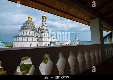 Neues JERUSALEM, ISTRA, RUSSLAND - 4. SEPTEMBER 2019: Pforte Kirche des Herrn Eingang nach Jerusalem. Wiederauferstehung Neues Stauropegiales Kloster Jerusalem Stockfoto