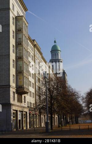 Sozialistische Monumentalbauten in der Karl-Marx-Allee, Berlin, Deutschland Stockfoto