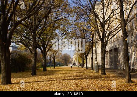 Sozialistische Monumentalbauten in der Karl-Marx-Allee, Berlin, Deutschland Stockfoto