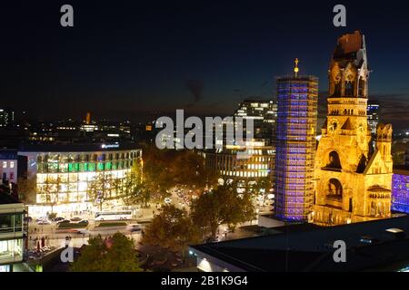 Blick vom Bikini-Haus auf die Kaiser-Wilhelm-Gedächtniskirche, Berlin, Deutschland Stockfoto