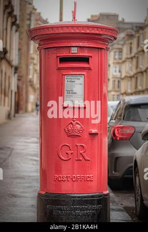 Glasgow, SCHOTTLAND - 25. JANUAR 2020: Eine typische rote Säulenkiste aus alten Zeiten. Stockfoto