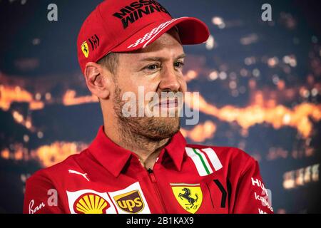 Barcelona, Spanien. Februar 2020. Sebastian VETTEL (GER) vom Team Ferrari besucht die Presse am vierten Tag der Winterprüfung der Formel 1 auf dem Circuit de Catalunya Credit: Matthias Oesterle/Alamy Live News Stockfoto