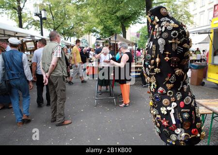 Sonntags-Flohmarkt auf der Straße des 17. Juni, Tiergarten, Berlin, Deutschland Stockfoto