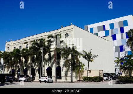 Historisches gebäude im mediterranen Stil am Ponce de Leon Boulevard, Coral Gables, Miami, Florida, USA. Stockfoto