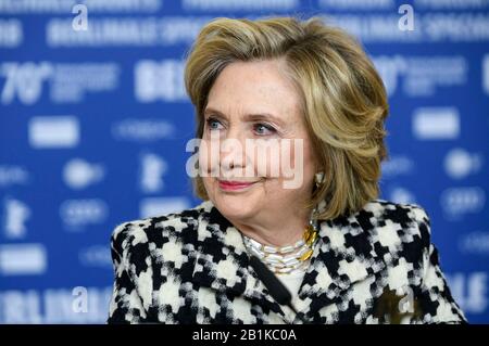 Berlin, Deutschland. Februar 2020. Hillary Rodham Clinton auf der Pressekonferenz für Hillary auf dem Internationalen Filmfestival Berlin 2020/70 im Hotel Grand Hyatt. Berlin, 25. Februar 2020 Credit: Dpa / Alamy Live News Stockfoto