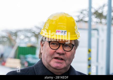 Mainz, Deutschland. Februar 2020. Martin Dörnemann, Geschäftsführer der Rheingoldhallen GmbH & Co.KG, ist auf der Baustelle. Seit Oktober 2018 wird die Rheingoldhalle umfassend saniert und umgebaut. Wegen eines Brandes im Mai 2019 wird mit einer Fertigstellung der Arbeiten bis Frühjahr 2021 nicht gerechnet. Kredit: Andreas Arnold / dpa / Alamy Live News Stockfoto