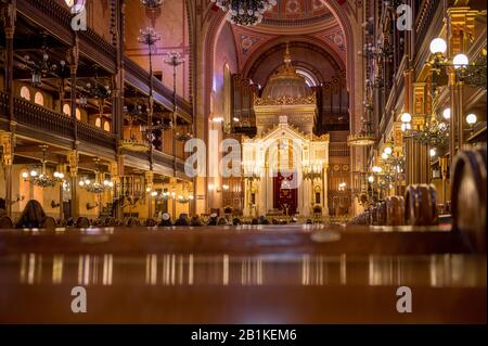 Prächtiges Interieur der jüdischen Synagoge in der Straße von Dohány in Budapest Stockfoto