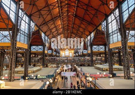 Inneneinrichtung der Großen Markthalle von Budapest Stockfoto