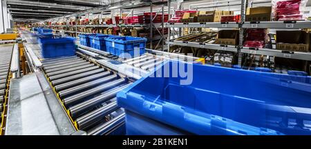 Peking, CHINA - 03. JUNI 2019: Moderne Automatisierung der Lagerproduktion in China Stockfoto