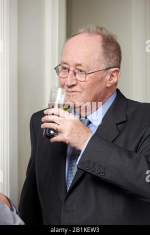 Lord Christopher Tugendhat beim Oldie Literary Lunch; 25/02/20 Stockfoto