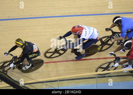 Olympischen Velodrom 2012. London, Großbritannien, Beschreibung: Event - Herren Keirin, Sir Chris HOY gewinnt das Halbfinale. Halbfinale 2012 London Olympic Track Cycling. Velodrom, Stratford East London. GROSSBRITANNIEN. 16:23:48 Dienstag 2012 [Pflichtgutschrift: Peter Spurrier/Intersport Images] Stockfoto