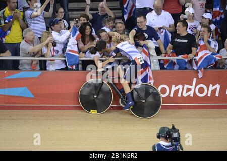 Olympischen Velodrom 2012. London, Großbritannien, Beschreibung: Ominum, Goldmedaillengewinner GBR, Laura TROTT, London Velodrome. 2012 London Olympic Track Cycling. Velodrom, Stratford East London. Großbritannien, 16:23:48 Dienstag, 08.07.2012 [Pflichtgutschrift: Peter Spurrier/Intersport Images] Stockfoto