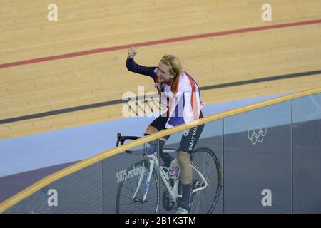 Olympischen Velodrom 2012. London, Großbritannien, Beschreibung: Ominum, Goldmedaillengewinner GBR, Laura TROTT, London Velodrome. 2012 London Olympic Track Cycling. Velodrom, Stratford East London. Großbritannien, 16:23:48 Dienstag, 08.07.2012 [Pflichtgutschrift: Peter Spurrier/Intersport Images] Stockfoto