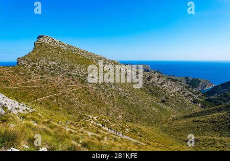 Bergwandern auf Mallorca, Wanderweg nach Cala Murta, Serpentine Old Lighthouse Trail Cami Vell del Far, Formentor-Halbinsel, Mallorca, Balearen Stockfoto