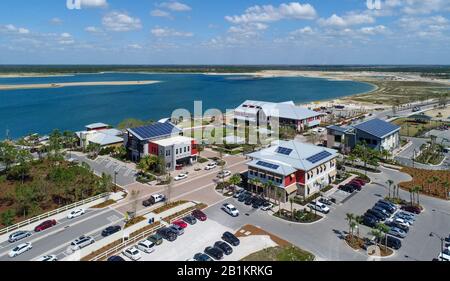 Luftaufnahme des Founders Square auf der Babcock Ranch, Florida, einer selbstständigen umweltfreundlichen Stadt mit Solarenergie in Florida Stockfoto