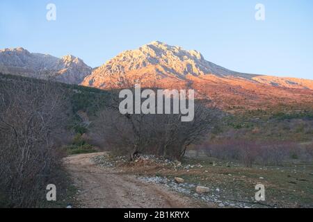 Mount Velino bei Sonnenuntergang, Regionalpark Sirente-Velino Stockfoto