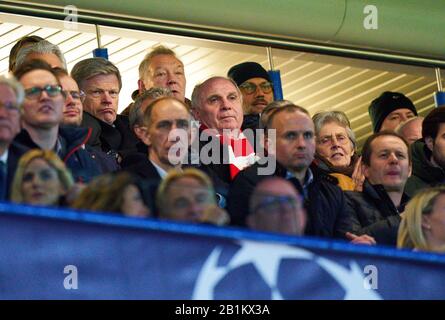 Champions League, Chelsea-München, London, 25. Februar 2020. Uli HOENESS (ehemaliger FCB-Präsident), mit Frau Susi, Oliver KAHN, zukünftiger FCB-Chef, FC CHELSEA - FC BAYERN MÜNCHEN 0-3 UEFA Football Champions League, London, 25. Februar 2020, Saison 2019/2020, Runde der letzten sechzehn, FCB, Bayern, München © Peter Schatz / Alamy Live News Stockfoto