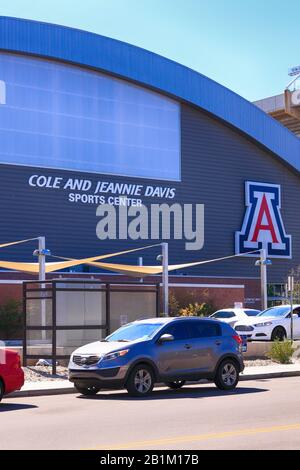 Außerhalb des Cole & Jeannie Davis Sports Center auf dem Campus der University of Arizona in Tucson Stockfoto