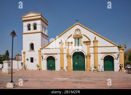 Iglesia de Santo Domingo im kolonialen Santa Cruz de Mompocks, Bolivar, Kolumbien Stockfoto