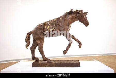 Pferd mit Zeitskulptur von Salvador Dalí im Soumaya-Museum, Mexiko-Stadt, Mexiko Stockfoto