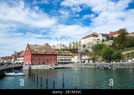 Meersburg ist eine Stadt im südwestdeutschen Bundesland Baden-Württemberg. Sie liegt am Ufer des Bodenseers, umgibt von Weinbergen. Stockfoto