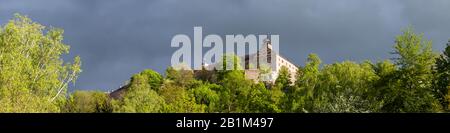 Die Plassenburg ist eine von Biegungen der Renaissancezeit umgebene Höhenburg über die oberfränkische Stadt Kulmbach. Stockfoto