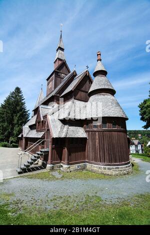 Die Gustav-Adolf-Stabkirche ist eine Stabkirche im Goslarer Stadtteil Hahnenklee-Bockswiese im Harz. Der Bau ist eine freie Ausbildung der Stabkirche Stockfoto