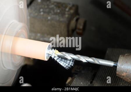 Drehbohrer zum Herstellen einer Bohrung in einem Werkstück in einer Drehmaschine. Stockfoto