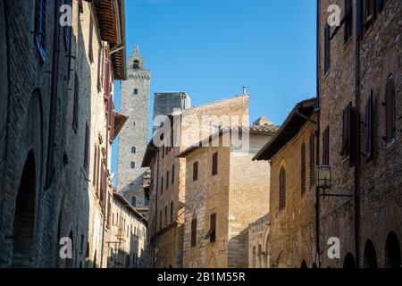 San Gimignano ist eine italienische Kleinstadt in der Provinz Siena, Toskana, mit einem mittelalterlichen Stadtkern und wird auch "Mittelalterliches M Stockfoto